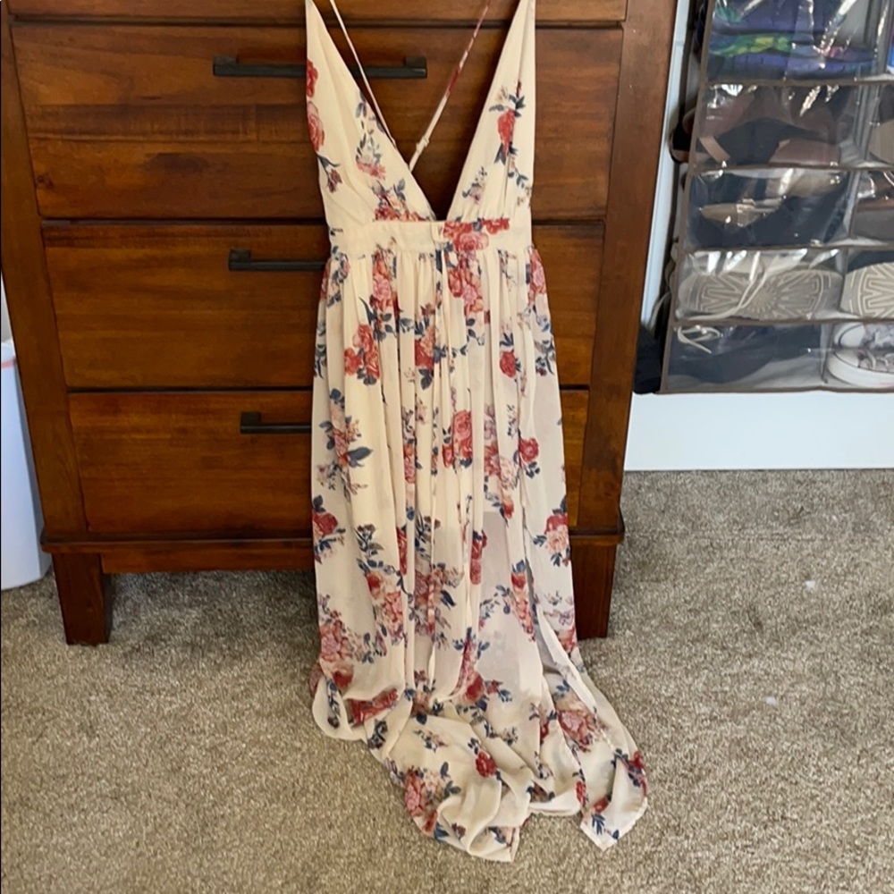 Beautiful floral Maxi dress.